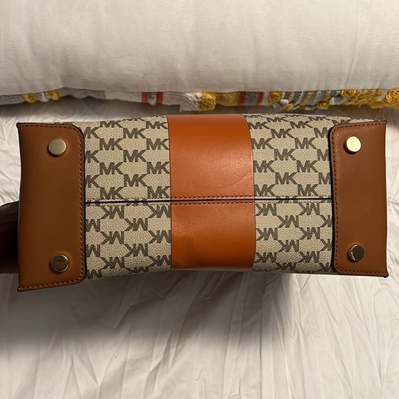 Michael Kors Mercer Tote - Picture 3 of 7